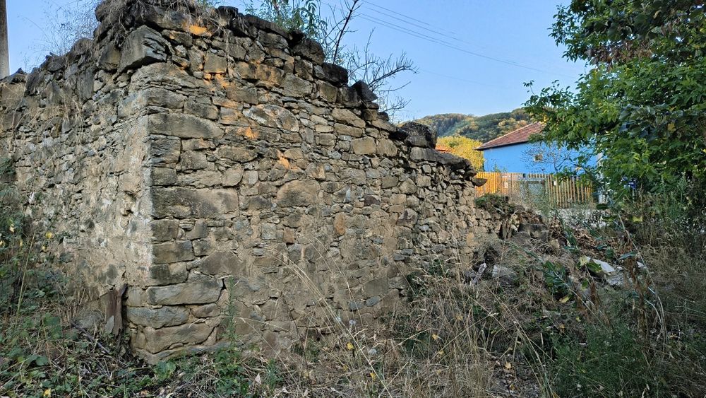 Дялан камък   в Троян община Ловеч