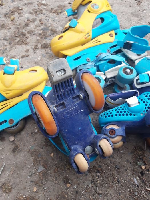 роликовые коньки.