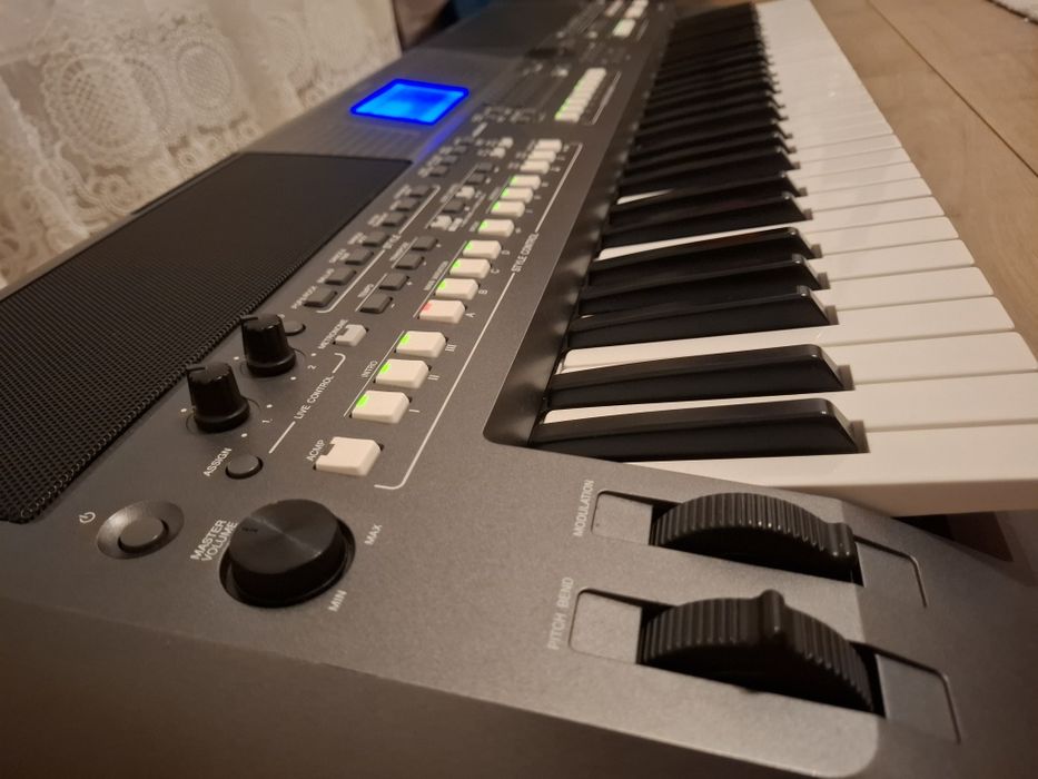 Yamaha PSR- S670