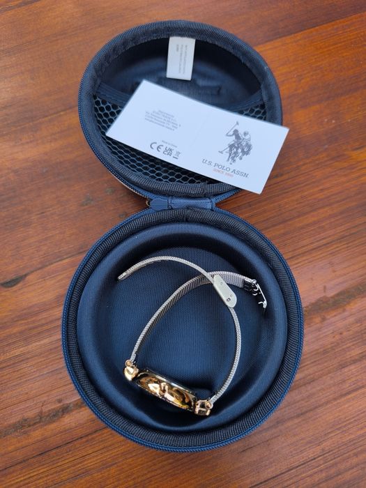 Дамски часовник с циркони