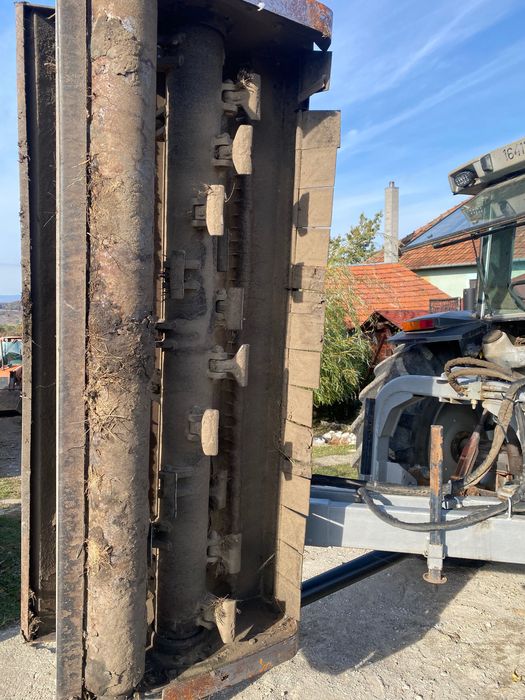 Tocator tractor resturi vegetale