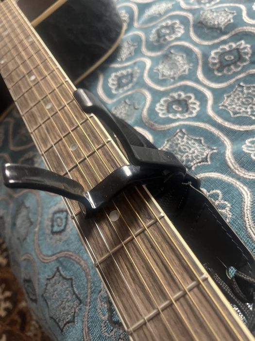 Гитара акустика adagio + ремень , каподастер 40К оканчательно