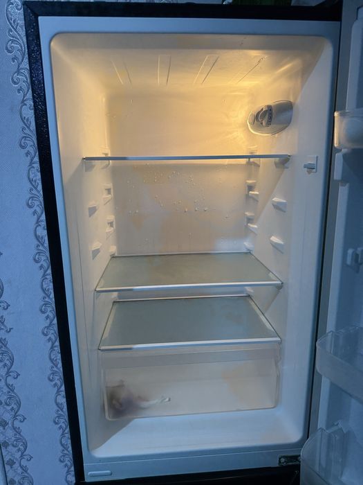 Продам маленький холодильник