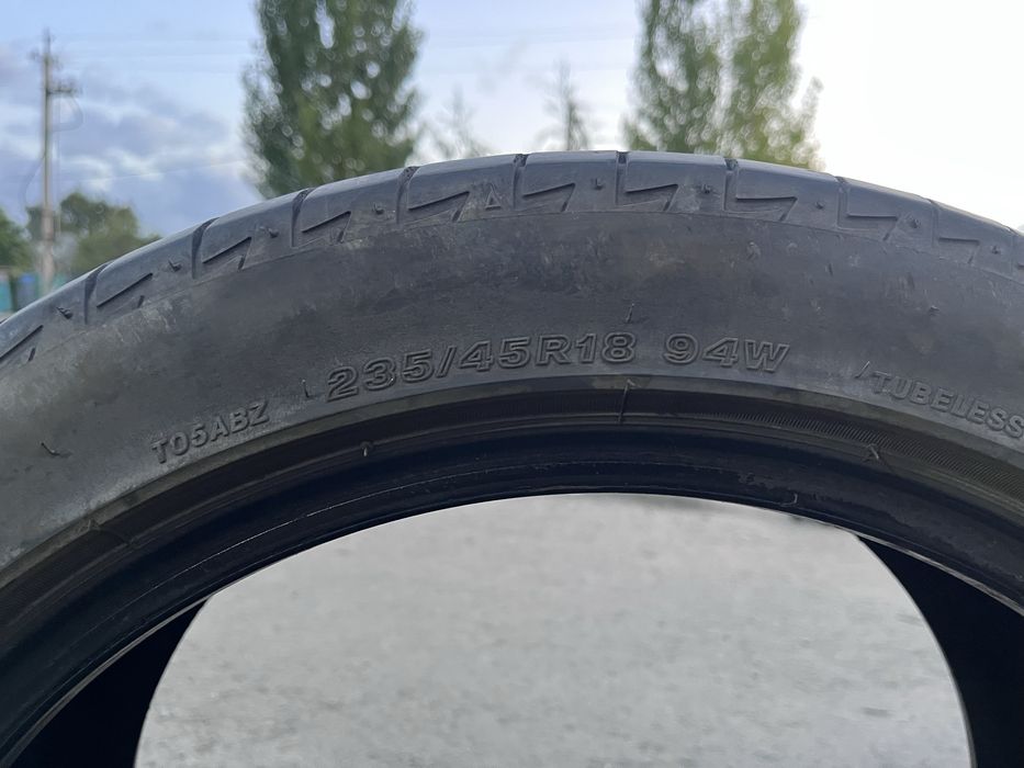 Пара шин 235/45/18