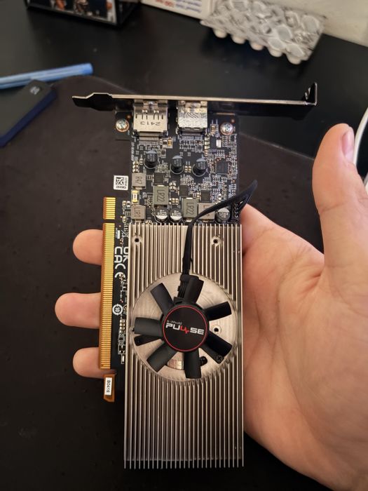 Vand placa video rx6400 de 4gb in stare foarte buna placa mergem perfect nu are nicio defectiune o vand pentru ca mi am luat alta