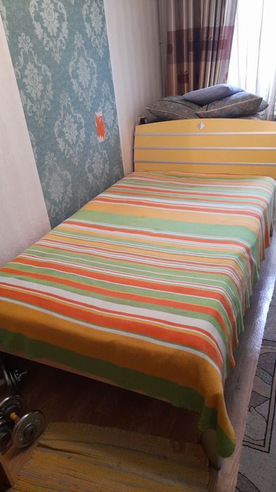 Продам кровать с матрацем