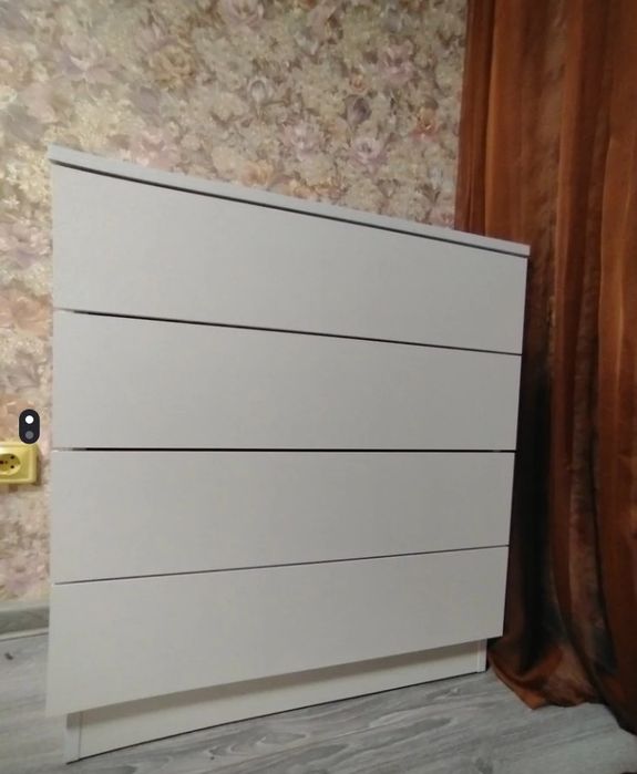 Продам комоды,компьютерный стол,колонки