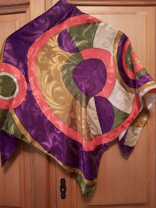 Minunat batic/esarfa italiana