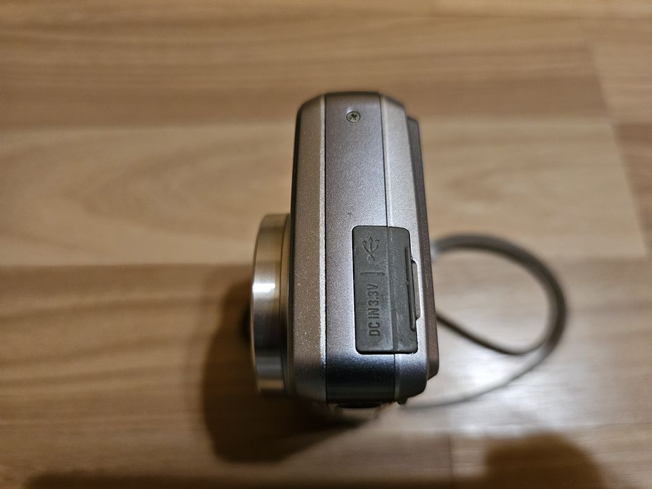 Vând Aparat Digital Samsung S1065 10.2 Megaixeli, În Stare Foarte Bună