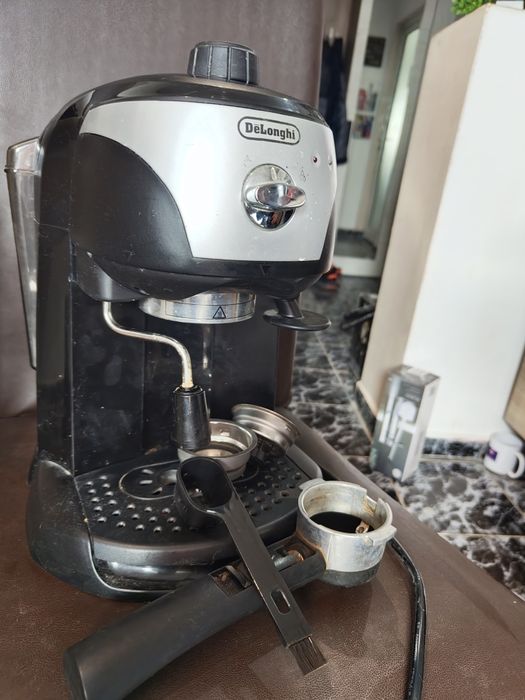 Espressor manual De'Longhi EC221.B, 15 bari, 1 l, Dispozitiv spumare,