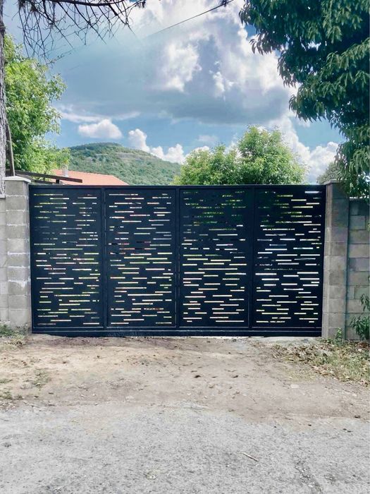 Оградни пана, порти, портали и парапети