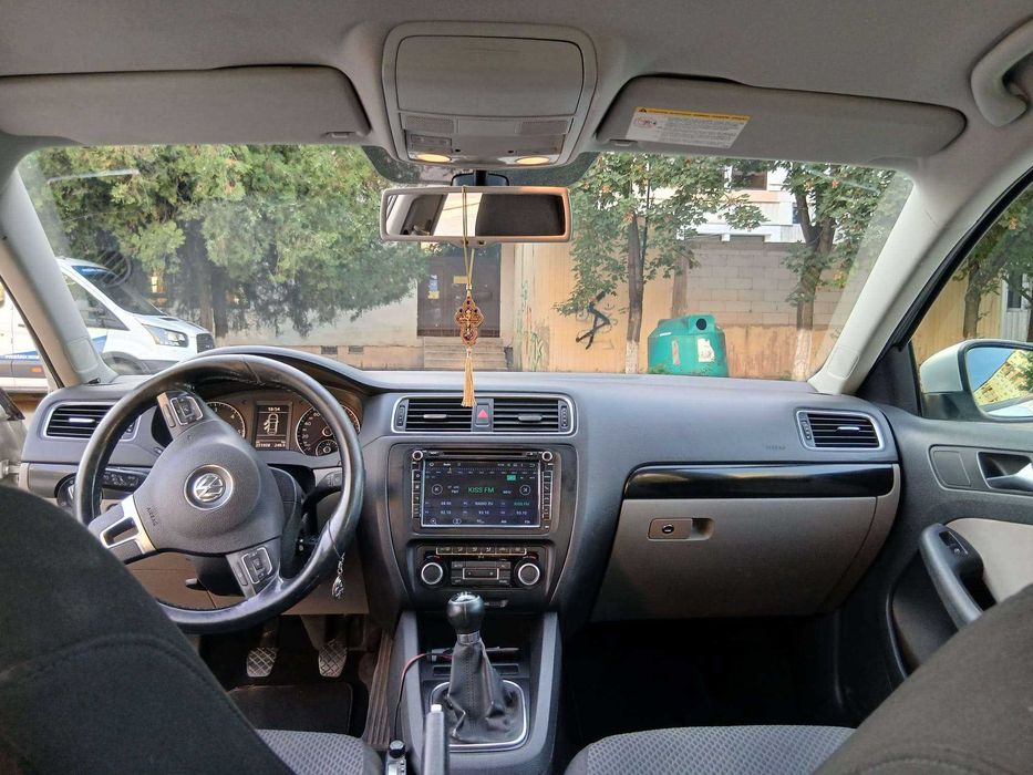 Volkswagen Jetta 2011, 1.6 TDI 105 CP. 4600 Euro negociabil.