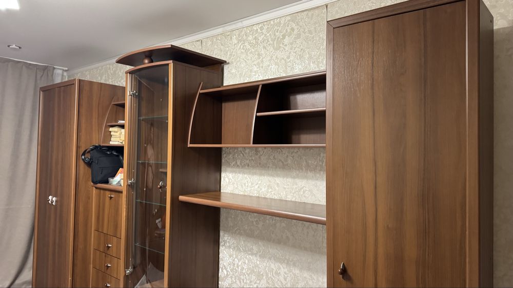 Стенка в гостиную в отличном состоянии Б/У