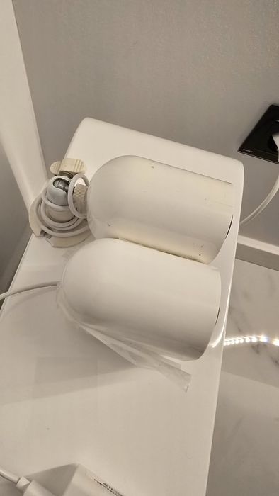 Arlo Ultra + SmartHub (1 cameră funcțională, 1 cu lentilă spartă)