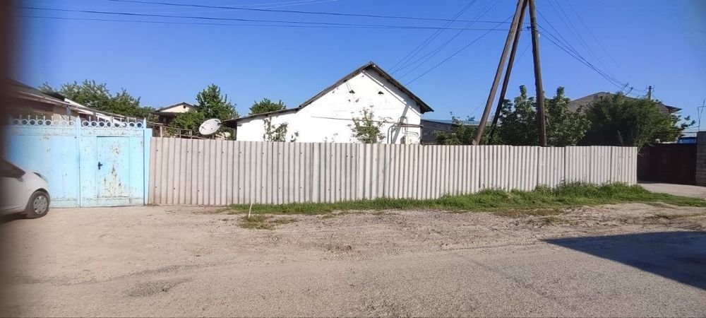 Продаётся 4 сотки земли на окраине города