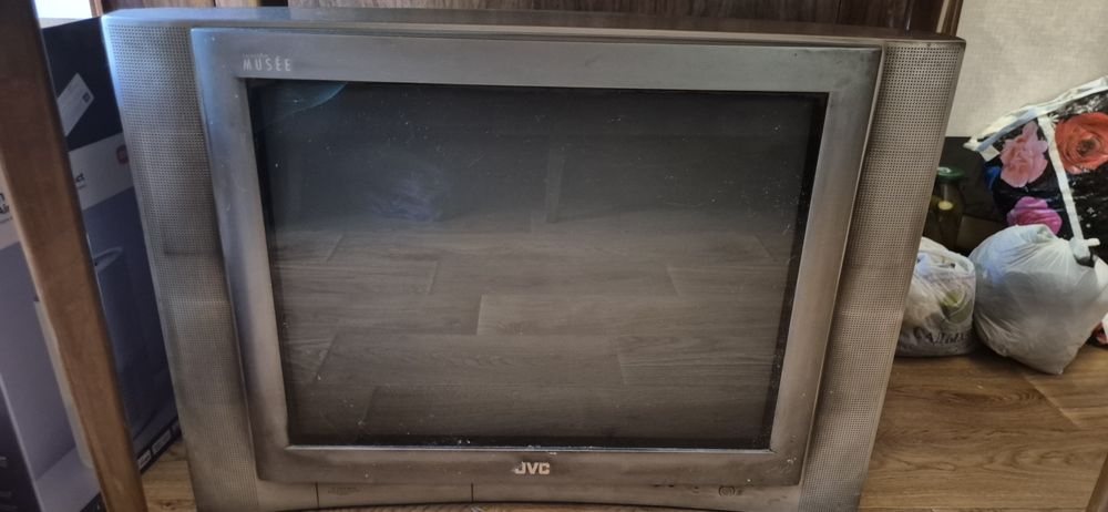 Телевизор JVC...