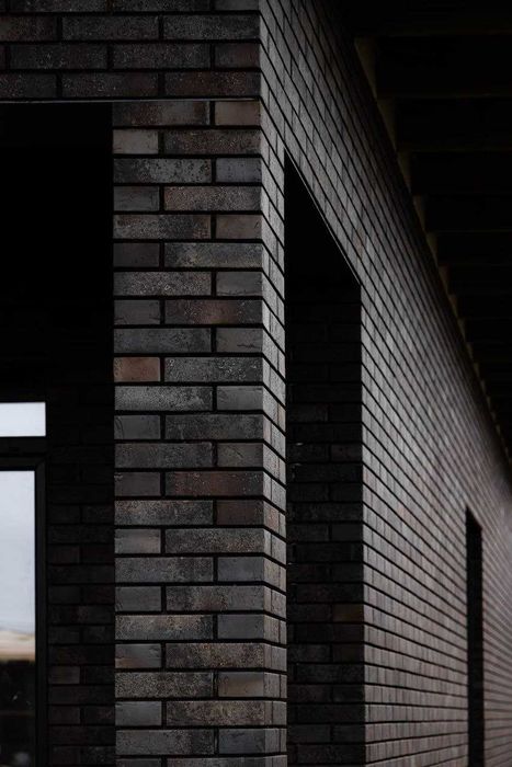 Keramika g'isht Likolor