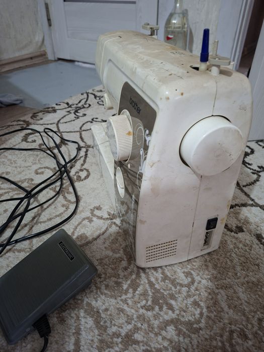 Швейная машинка продам