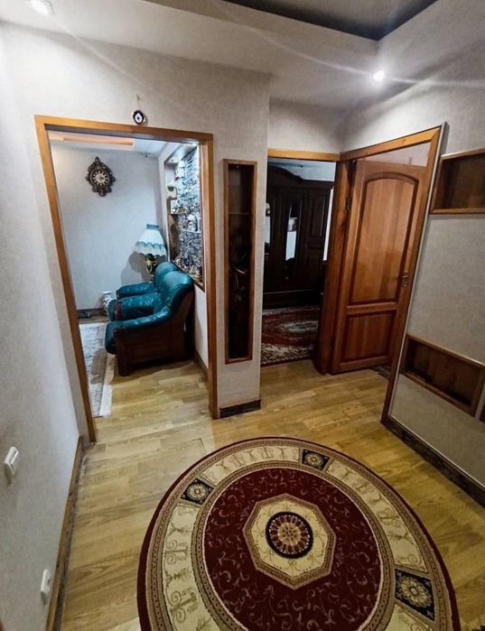 Продается квартира метро Новза Хамза.  3 комнаты Балкон 2/6.