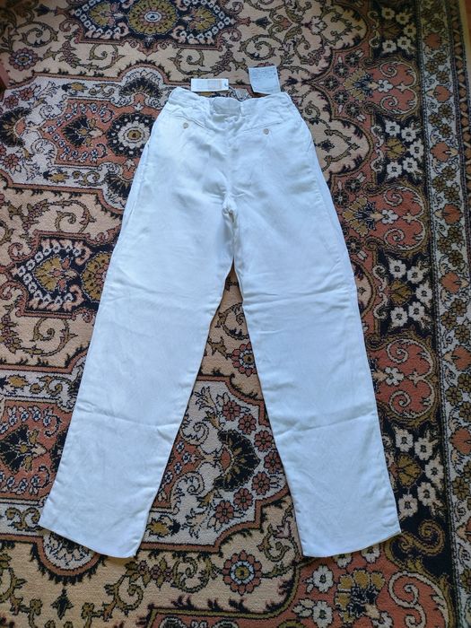 S. Ferré. Pantaloni albi