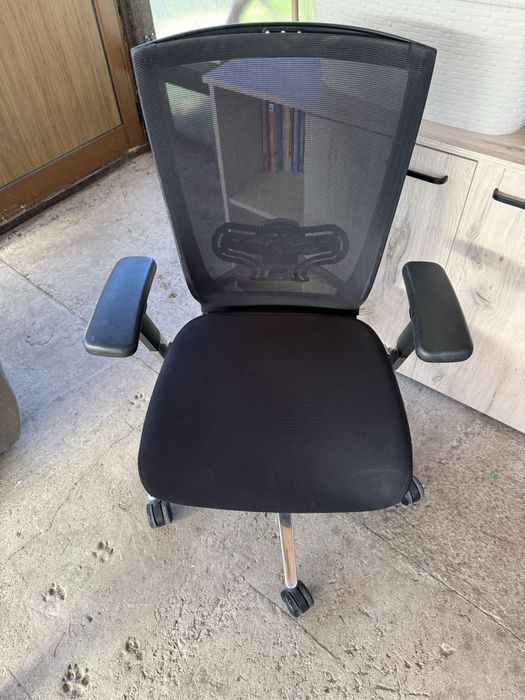 Продавам офис стол Sidiz T50