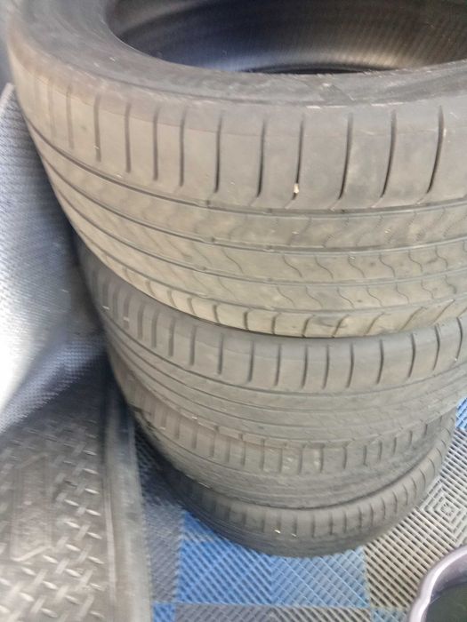 Vând set 4 cauciucuri 255/45/19.De vara, foarte puțin uzate.Pret negociabil.