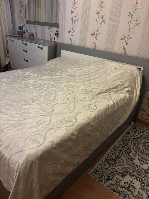 Продам двуспальную кровать