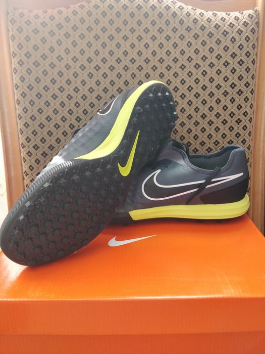 Adidași fotbal, NIKE premium; MAGISTAX