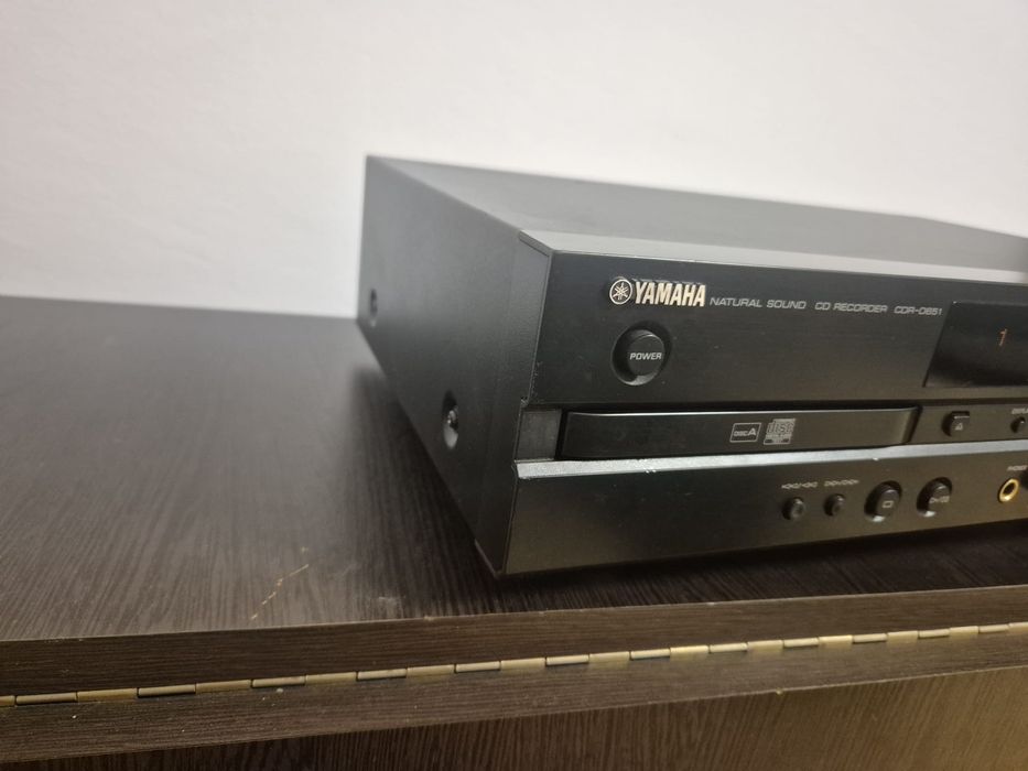 Cd player Yamaha CDR-D651