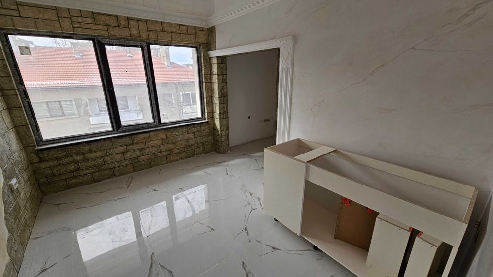 1289-Продава се тристаен разширен апартамент в центъра на града!