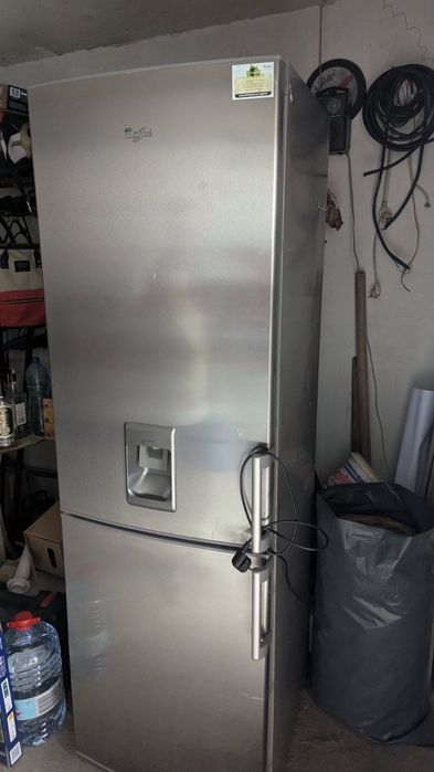 Хладилник Whirlpool работещ фризер