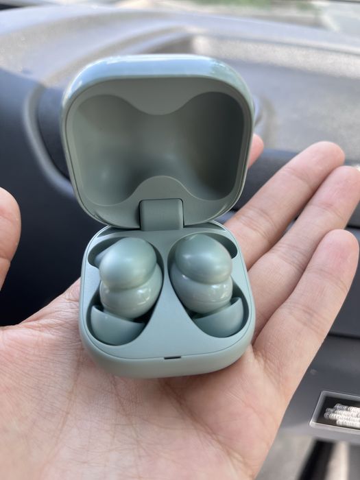 Sony наушник зарядка есть