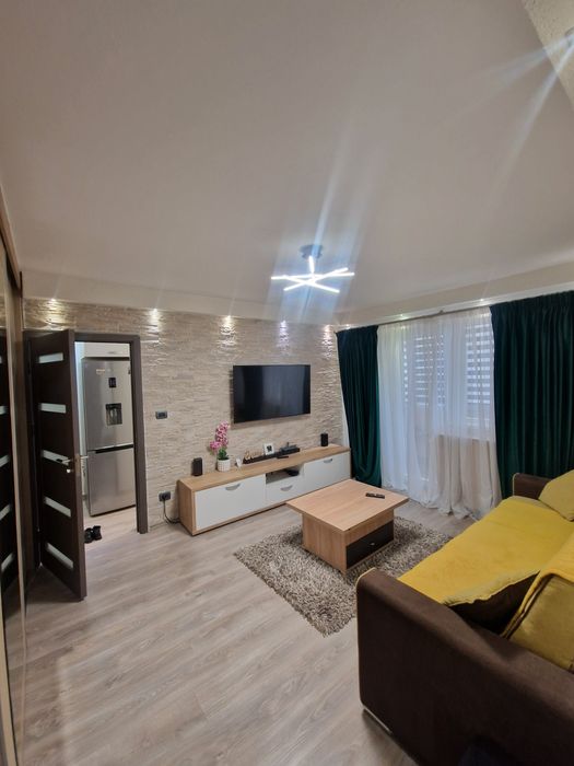 Închiriez apartament