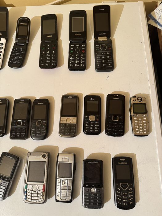 Lot telefoane vechi de colectie