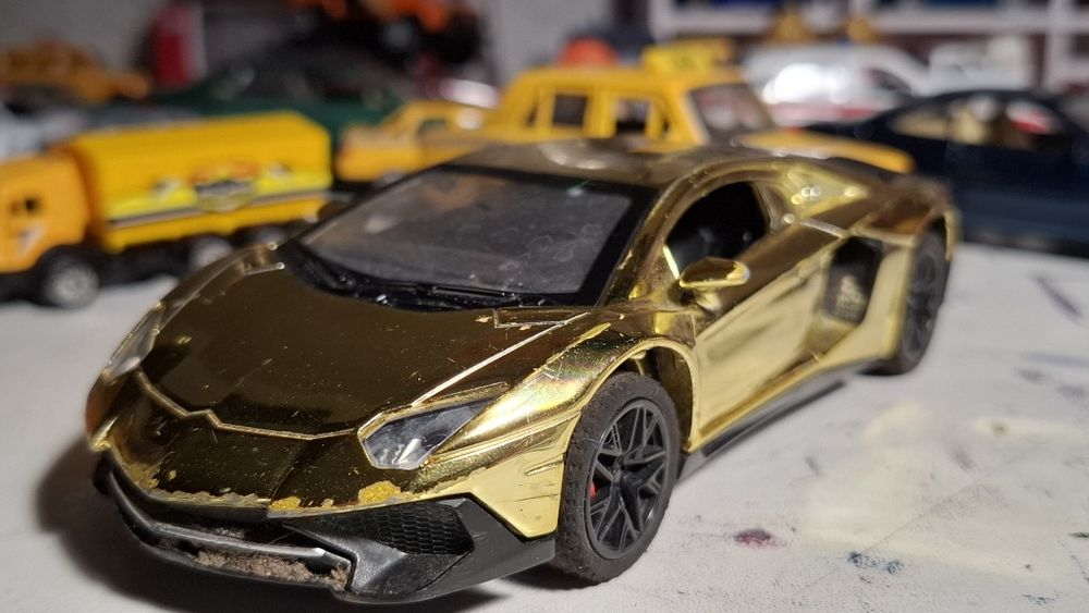 Машинки игрушки.