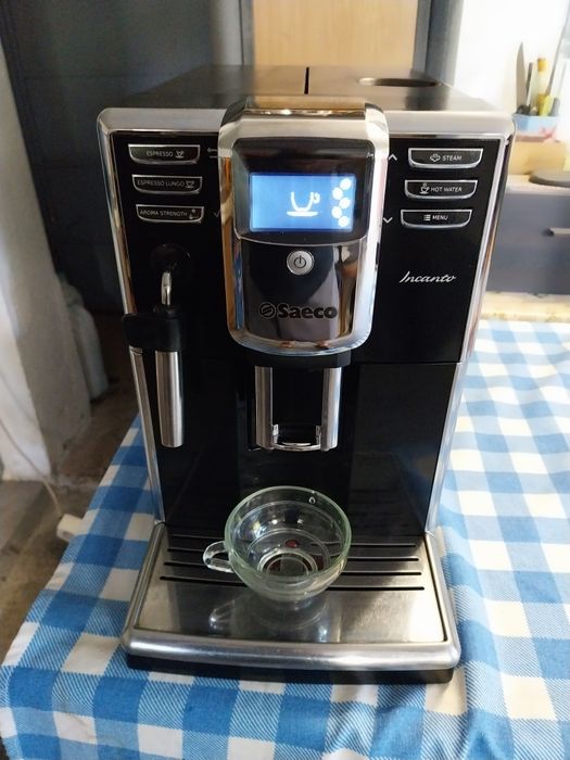 Кафеавтомат Fpilips Работи с кафе на зърна,и мляно кафе