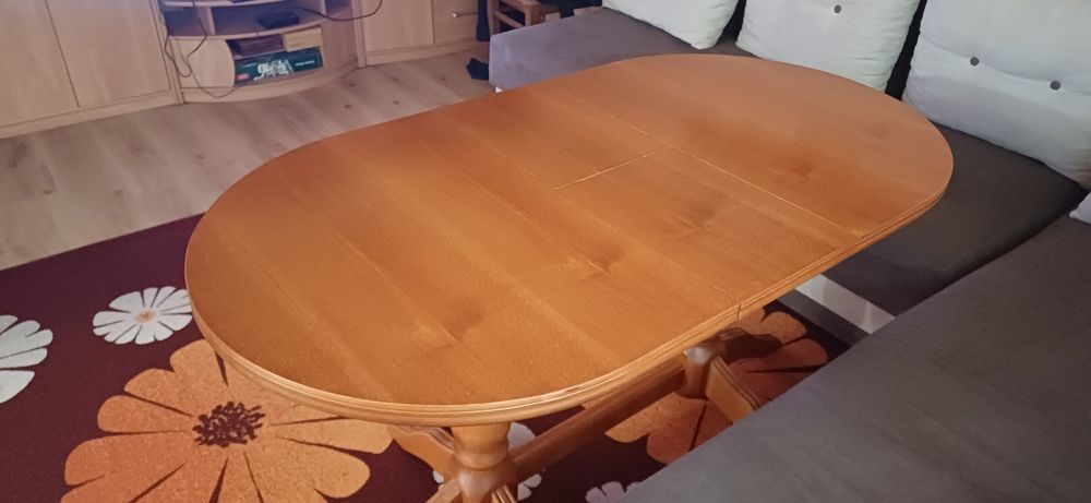 Масивна трапезна маса