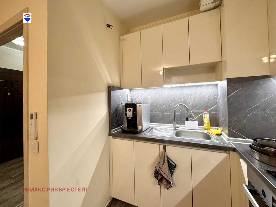 Двустаен апартамент в кв. Родина 1