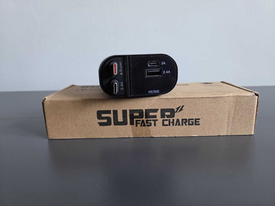 Încărcător auto retractabil 120W - cu 2 cabluri + port USB | NOU