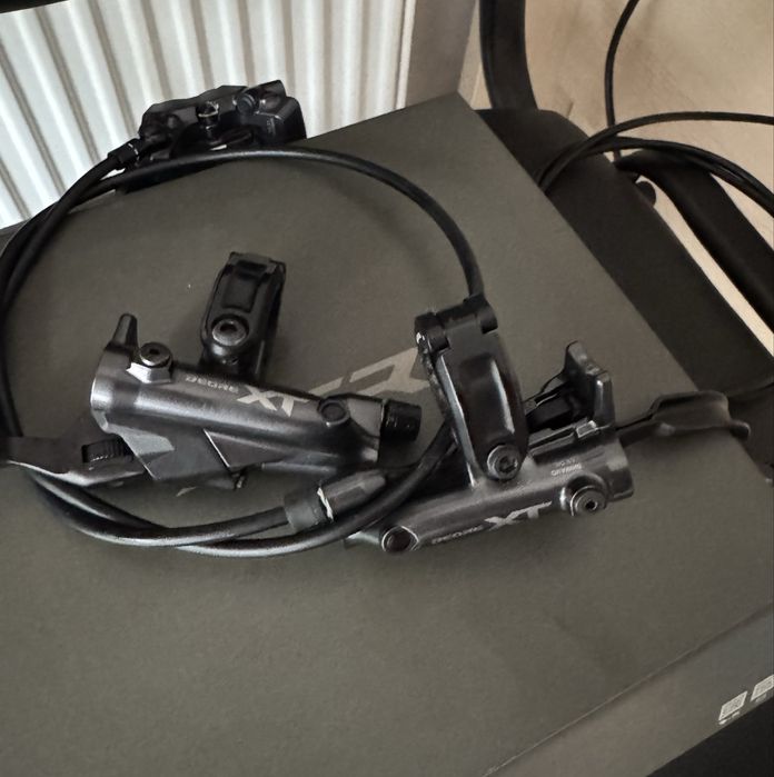 Frane Shimano XT M8200 cu 4 pistoane