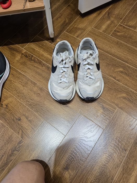 Срочно продам кросовки. NIKE.