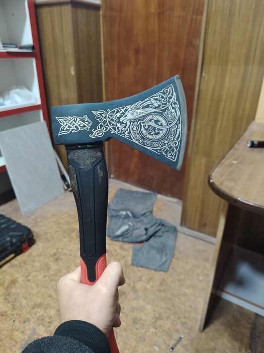 Продаю топоры с гравировкой