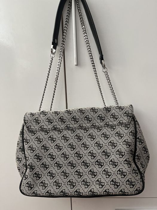 Чанта Guess
