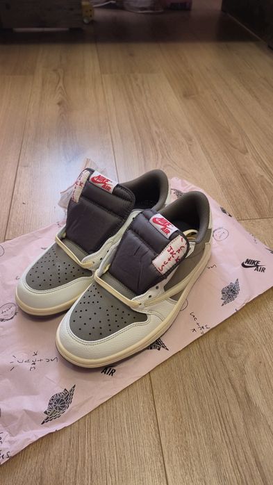 Jordan
x Travis Scott Air Jordan 1 Low OG "Reverse Mocha" sneakers