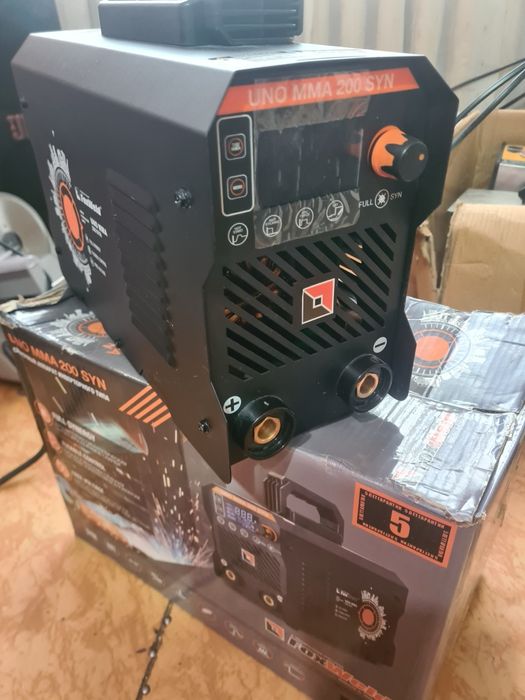 Сварочый апплрат FoxWeld 200