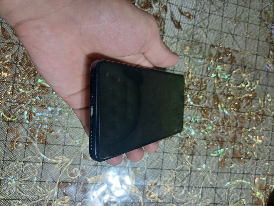 Телефон Хуавей нова 12