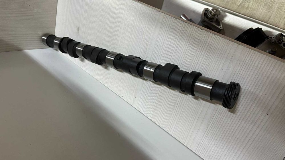 Распредвал НОВЫЙ на Mazda 626 FE