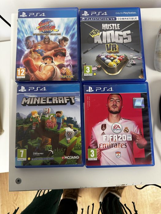 Play station PS4 cu 4 jocuri