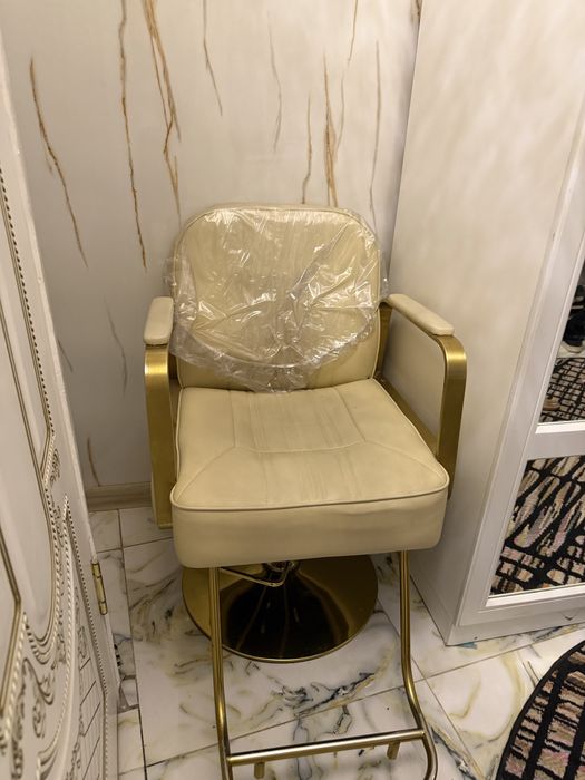 Парикмахерское кресло