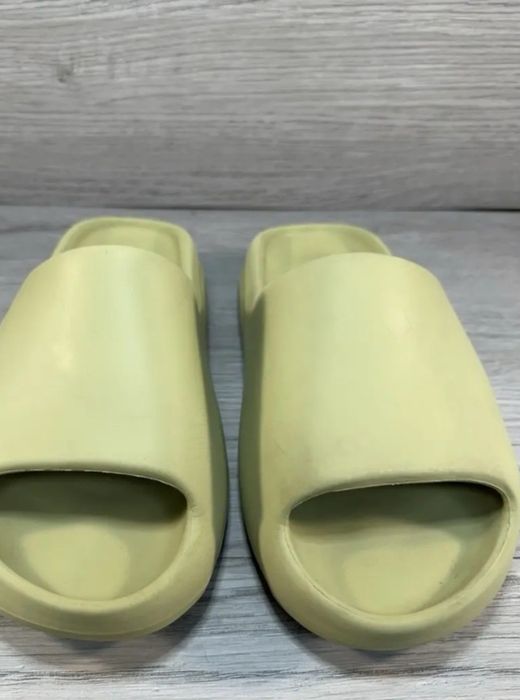 Yeezy slides noi  44
